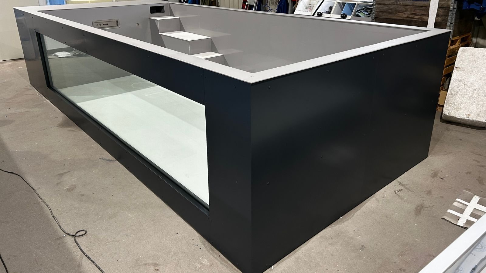 6,5 m x 2,5 m großer Polypropylen-Pool mit 4 m Poolfenster