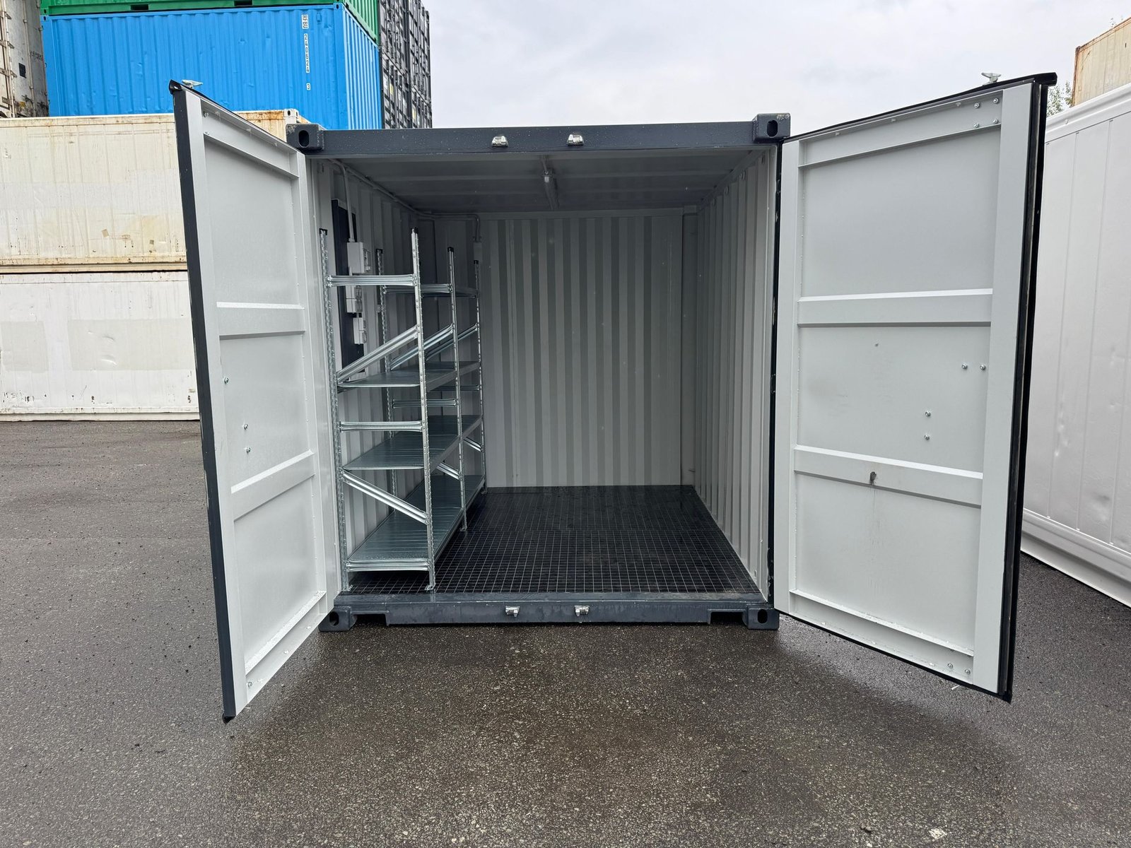 10 Fuß Lagercontainer mit Schwerlastregalen + Strompaket - Image 8