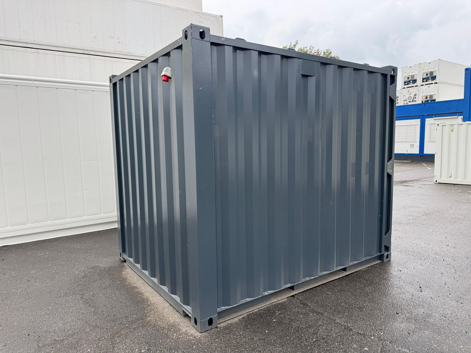 10 Fuß Lagercontainer mit Schwerlastregalen + Strompaket - Image 4