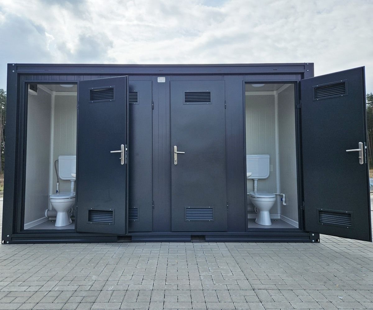 Sanitärcontainer 4×2 m RAL7016 – 4 WC-Kabinen & 4 Pissoirs