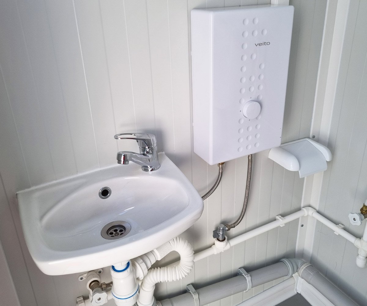 Sanitärcontainer RAL 9002 – Klo, Pissoir, Waschbecken mit Warmwasser - Image 5