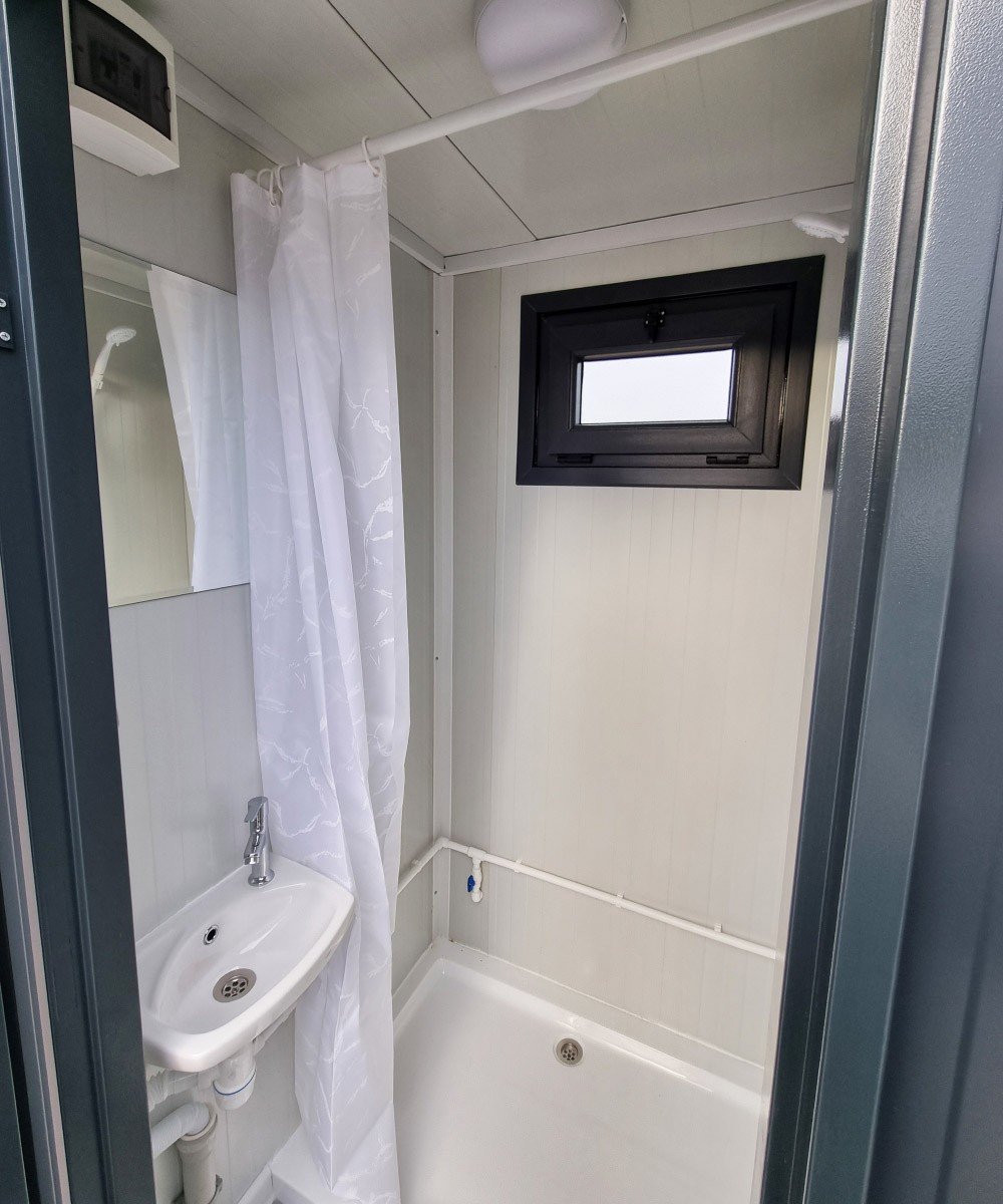 Duschcontainer – Sanitärcontainer als Doppelkabine mit zwei Duschen – RAL 7016 Anthrazit - Image 5