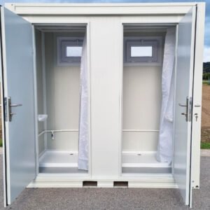 Duschcontainer – Sanitärcontainer als Doppelkabine mit zwei Duschen – RAL9002 weiß