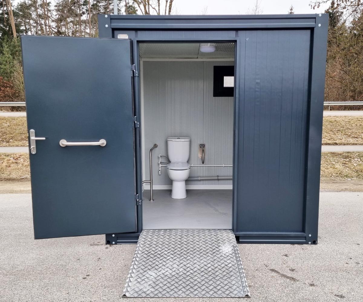 Behindertengerechter Sanitärcontainer mit Rampe und Warmwasser – RAL 7016 - Image 8