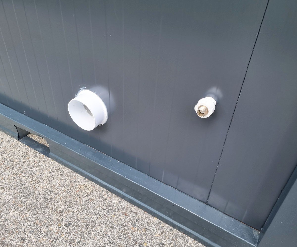 WC Sanitärcontainer mit Doppelkabine – für Mann und Frau – Anthrazit (RAL 7016) - Image 2